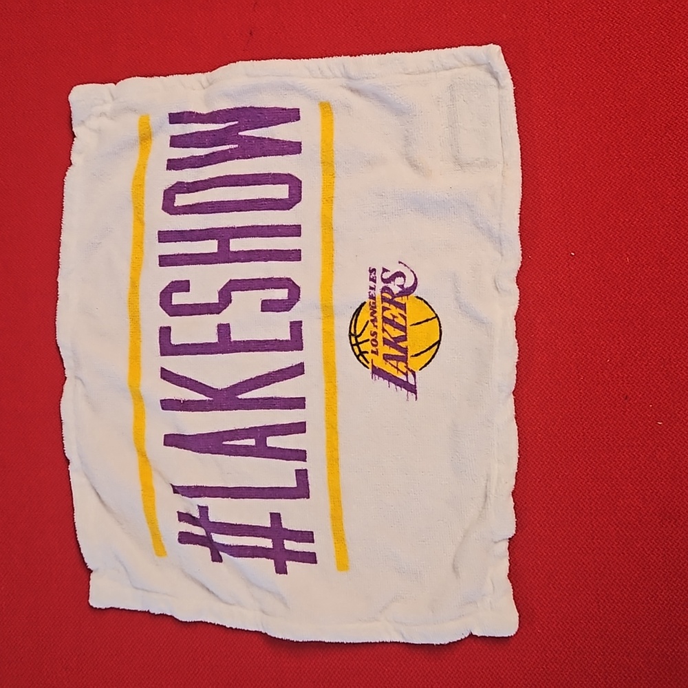 #LAKESHOW Los Angeles Lakers light up towel see video blinking steady lights EUC